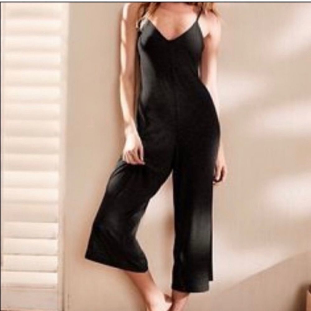 Victoria's Secret Black Ribbed V-neck cropped pant lightweight romper black